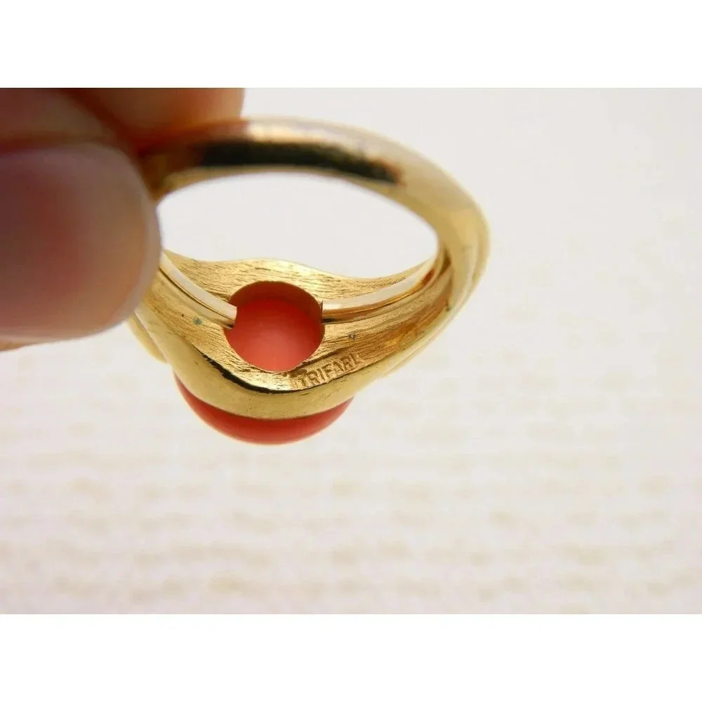 VTG CROWN TRIFARI Gold Tone Art Deco Style Faux Coral Lucite Ring